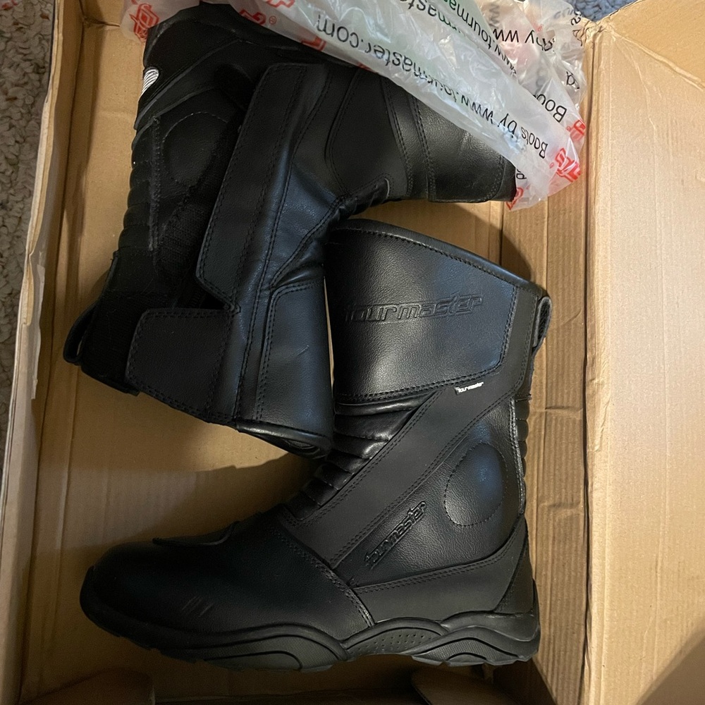 Women’s motorcycle boots Tourmaster size 9 like new Only worn a few times. Black